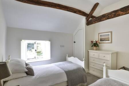 Two Rose Walk Cotswolds Holiday home *