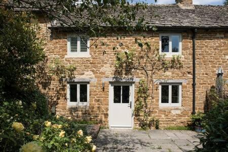 Two Rose Walk Cotswolds Holiday home