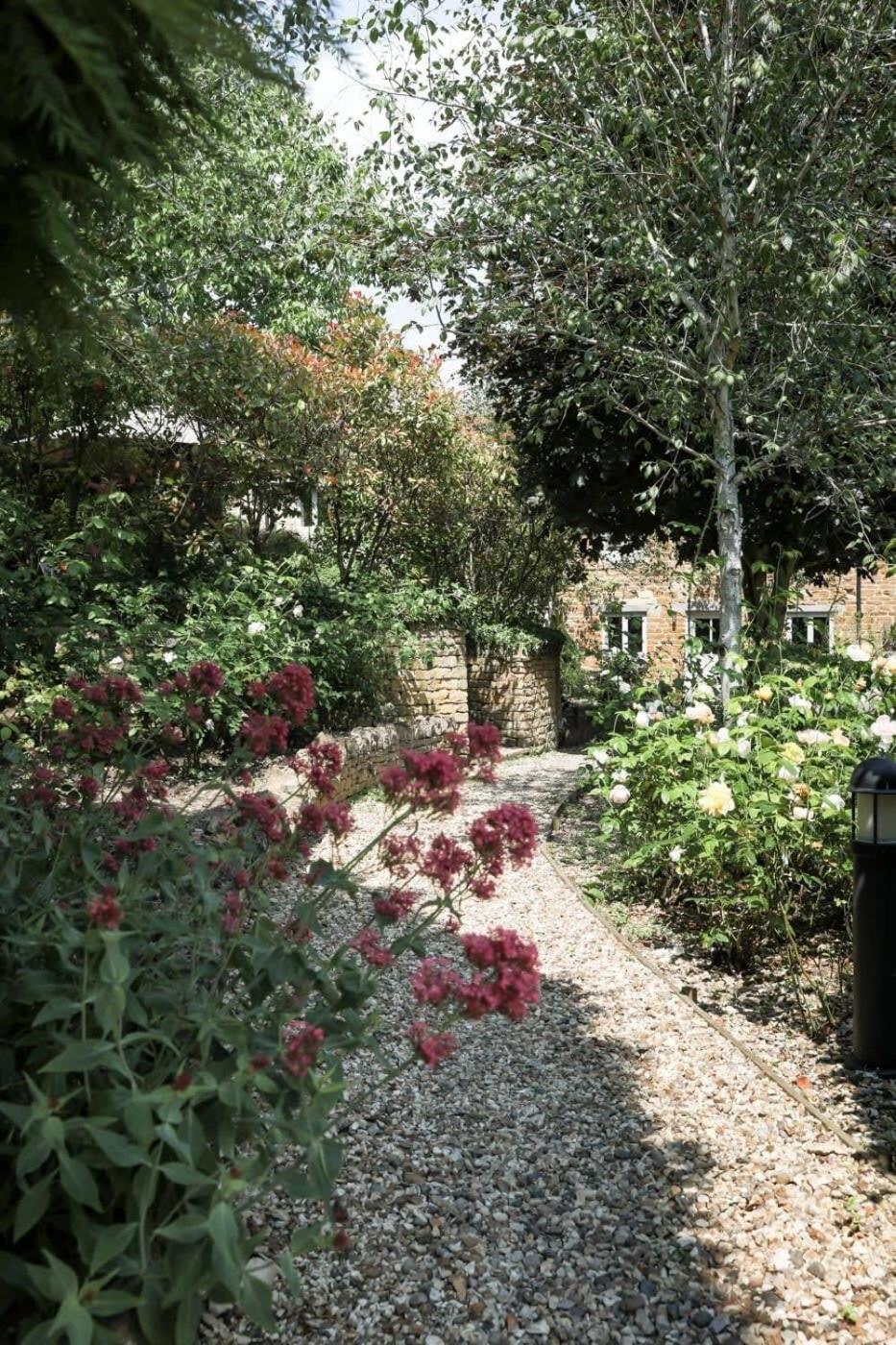Two Rose Walk Cotswolds * Moreton-in-Marsh