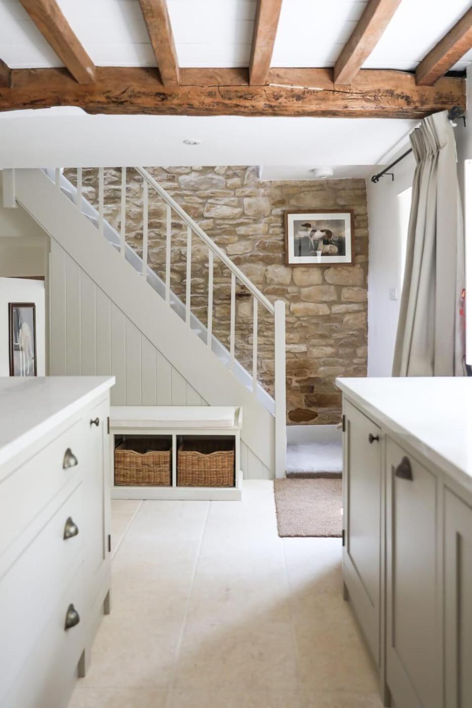Two Rose Walk Cotswolds Holiday home *